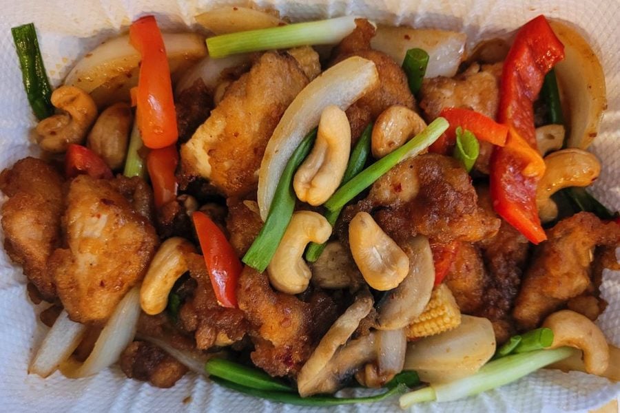 Cashew nut chicken at Little Thai & Sushi - Photo by Heather Irwin