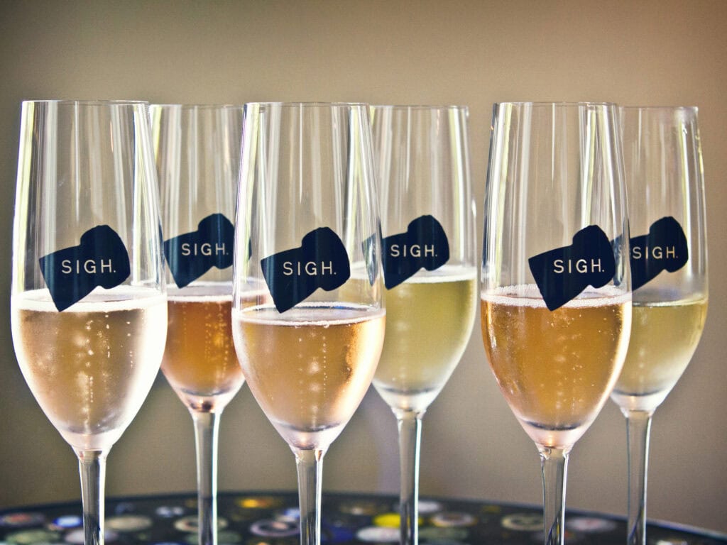 champagne and sparkling wine tasting at sigh in