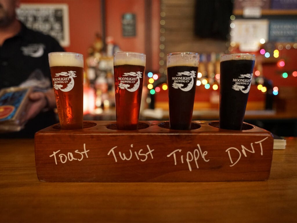 4 beer tasting flight at moonlight brewing company