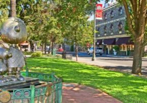 Santa Rosa park with Charlie Brown and Snoopy sculpture